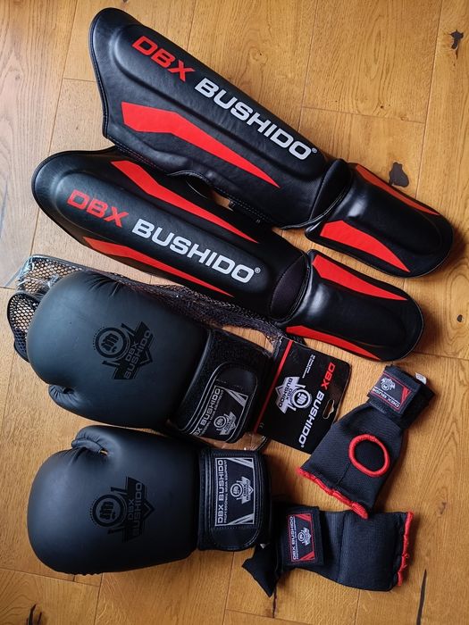 Rękawice Bushido + owijki i ochraniacze