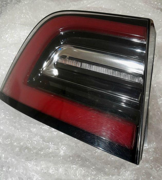 Farolin tesla model 3