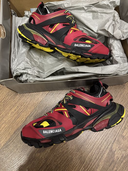 Нові Balenciaga Track