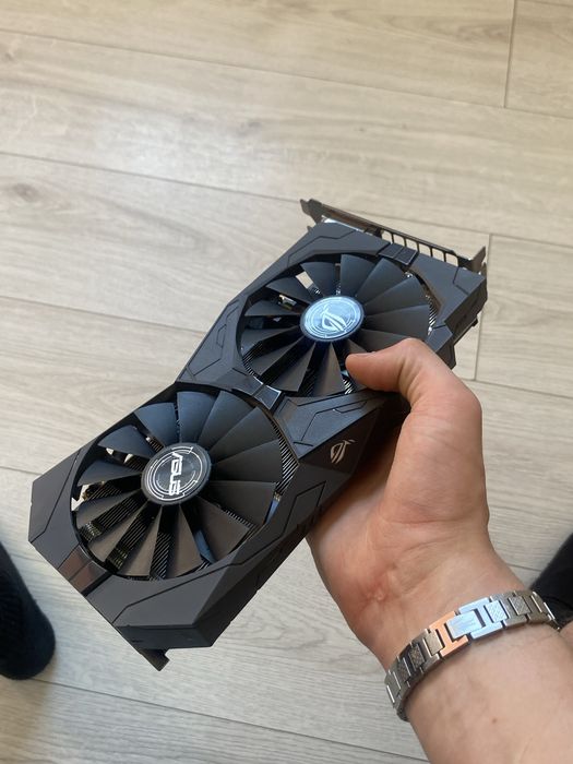 ASUS ROG Strix GeForce GTX 1050 Ti 4GB Model: STRIX-GTX1050TI-4G-GAMING (wersja z dwoma wentylatorami).