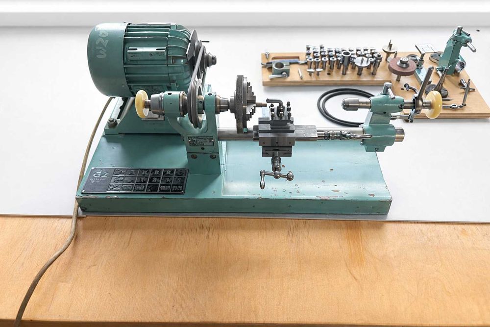 Tokarka zegarmistrzowska kompletna, stan b.dobry pełne oprzyrządowanie