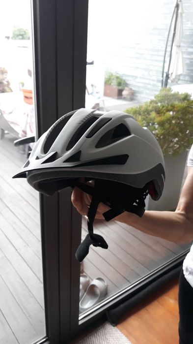 capacete de Bicicleta ,,Novo,,nao foi usado vendo 10 euros,