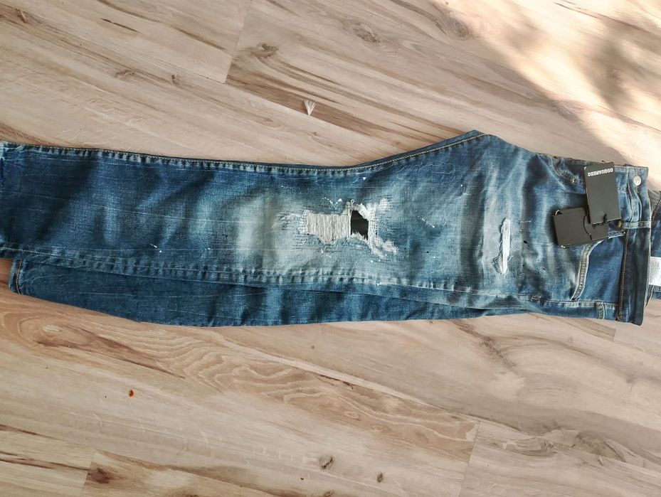 DSQUARED2  wloskie jeansy