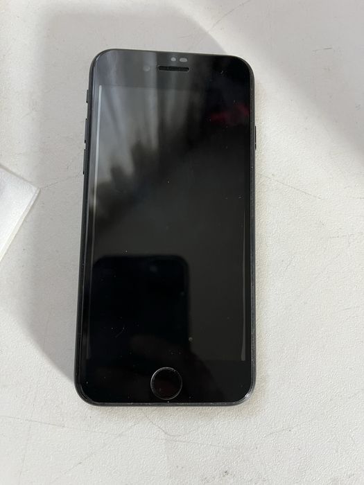 Продам iPhone SE
