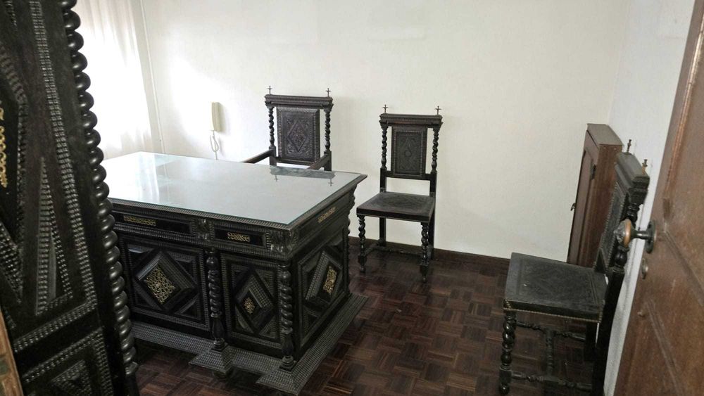 Vendo Conjunto de Móveis de Escritório em Pau Santo