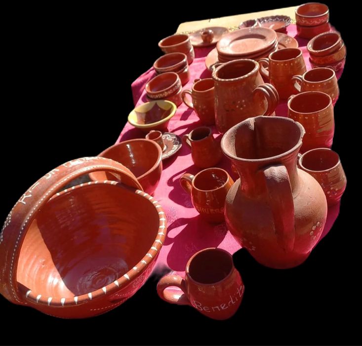 Grande lote de peças variadas em barro