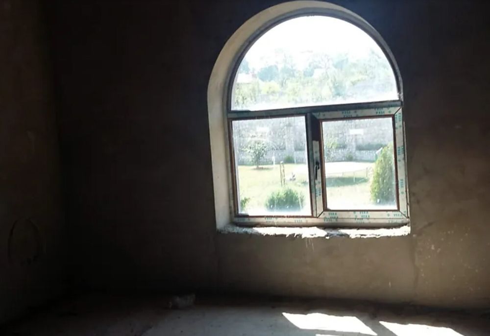 Продаж 3 пов. будинку з гаражем і діл. 16 соток, 525 кв. м, Смиківці