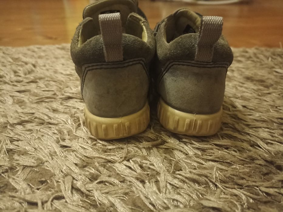 Buty niemowlęce skórzane