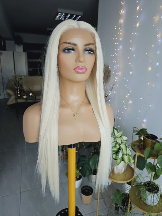 Długa peruka premium proste włosy perłowy blond Kim Kardashian