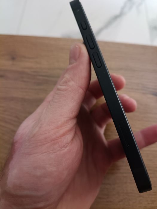 Sprzedam iPhone 16e, 128 Gb, czarny, bateria 100% kondycja