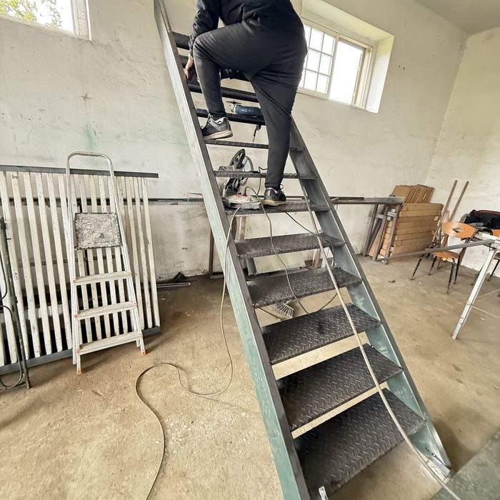 Vendo escada - altura 2750x2880