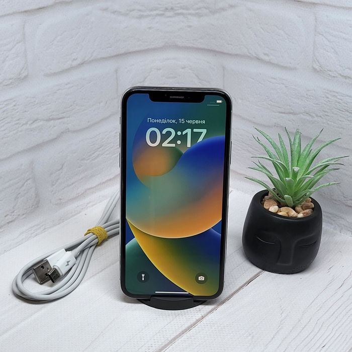 Продам телефон Apple iPhone X 64Gb NFC в гарному стані