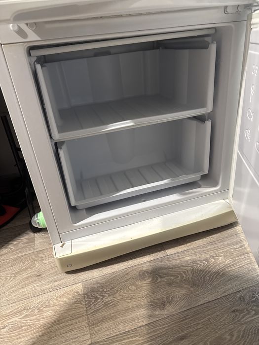 Холодильник indesit