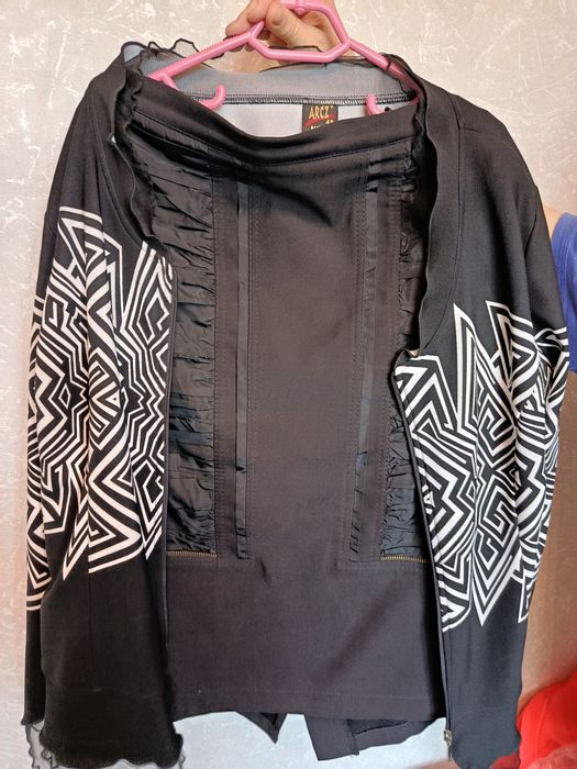 Продам костюм жіночий р.54 (спідниця й блуза)