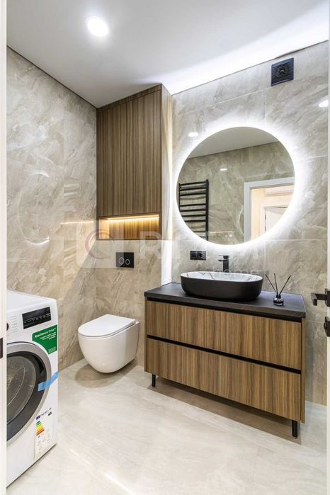 Продається світла та простора 2-кімнатна квартира площею 65 м² у сучасному житловому комплексі «Сонячний».