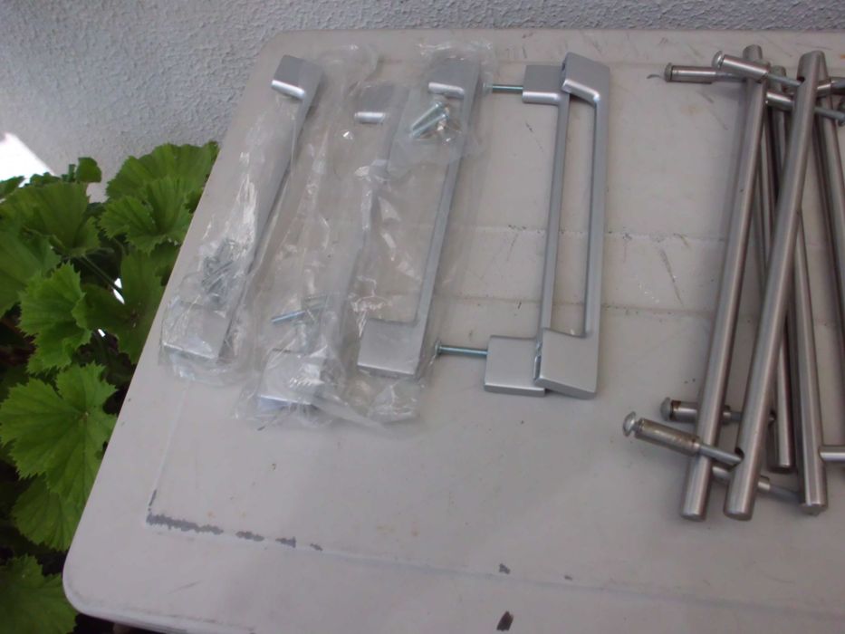 Dobradiças e Puxadores