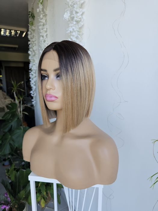 Peruka premium Kim bob piaskowo beżowy blond naturalna fryzura