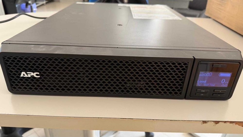 UPS APC Smart SRT 3000VA rm 230V