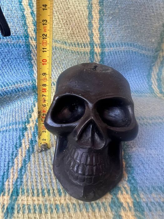 Свічка воскова череп чорний. Свеча восковая чорная