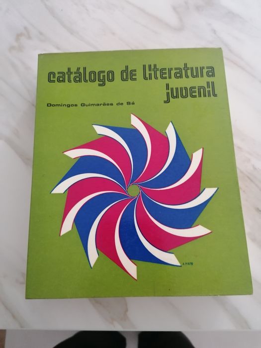 Livro catálogo de literatura juvenil