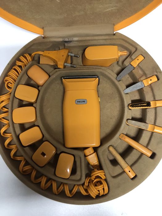 Estojo maquina de depilação e assecorios antiga PHILIPS , em estojo.