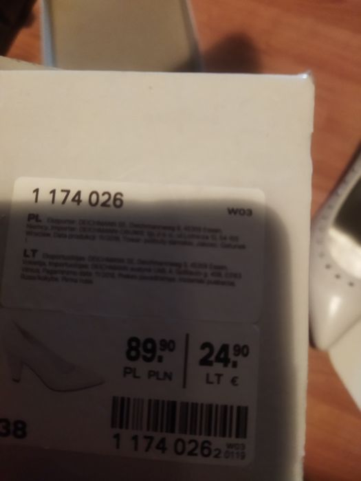 Buty białe na obcasie