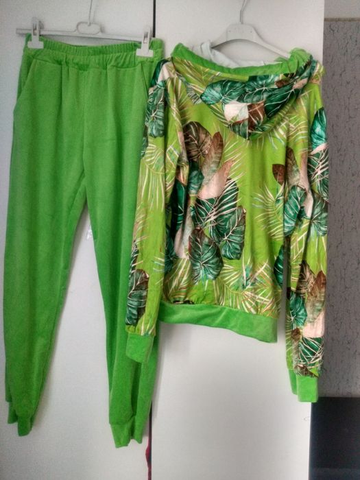 Nowy z metką śliczny duży dres welurowy