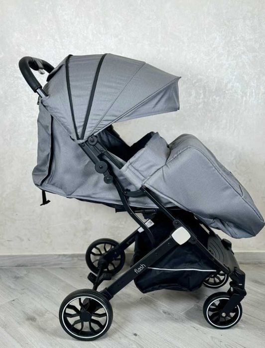 Прогулочная детская коляска bambi