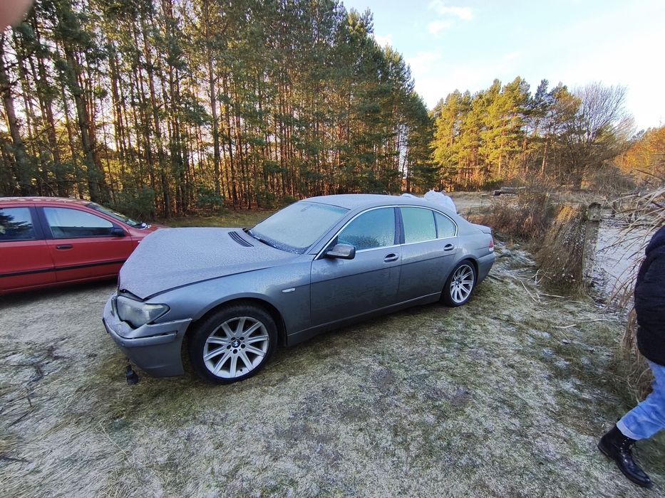 BMW E65 2004 uszkodzony