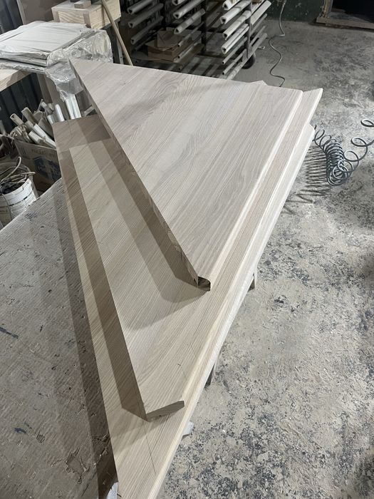 Сходи та підсходинки з масиву дерева від виробника