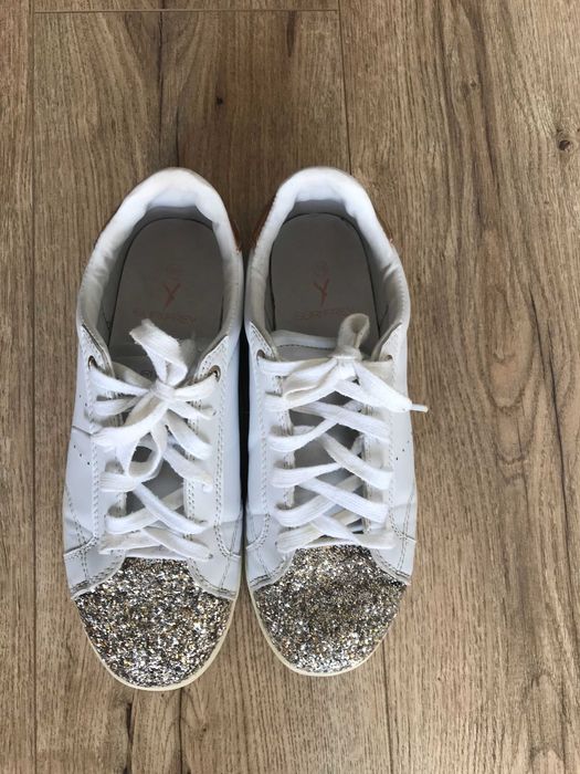 Białe sznurowane buty, sneakersy, tenisówki z brokatowym noskiem