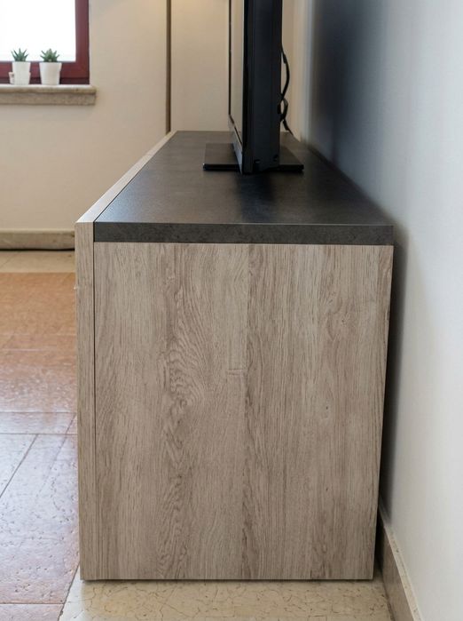 Móvel de TV Moderno – 180 cm – Madeira Clara