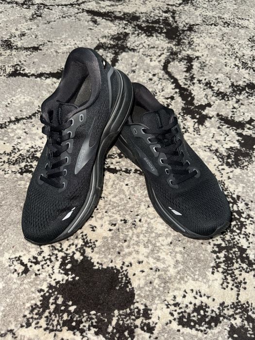 Продам кросівки Brooks черние