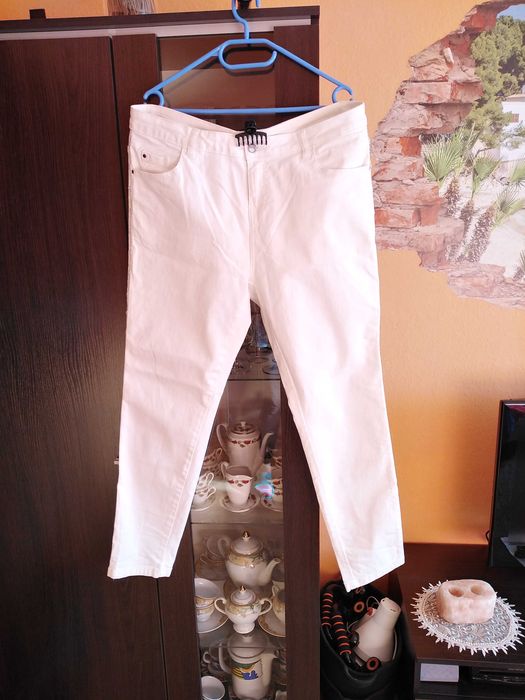 Białe spodnie damskie typu Jeans 44