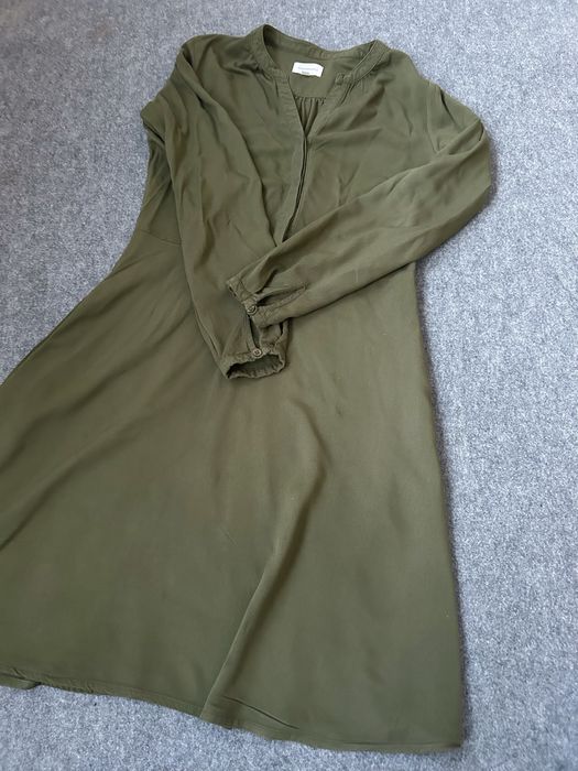 Sukienka S Armedangels khaki dlugi rękaw kloszowana do kolana wiskoza