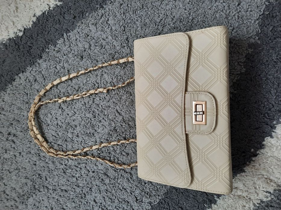 Сумочка на плече