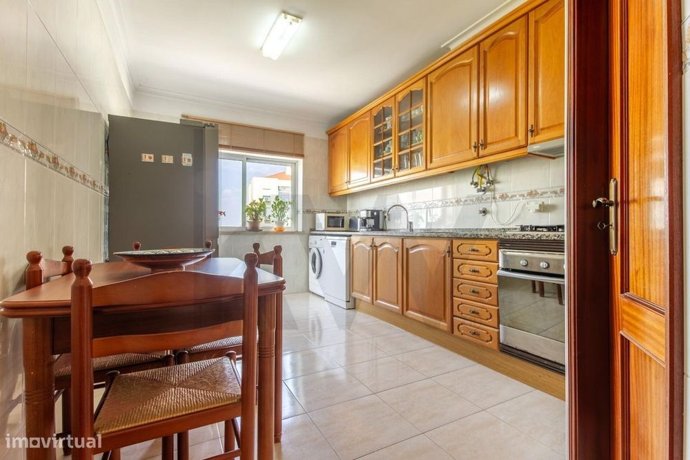 Apartamento T3 com Suíte, Lareira, Três Varandas e Arrecadação | Monti