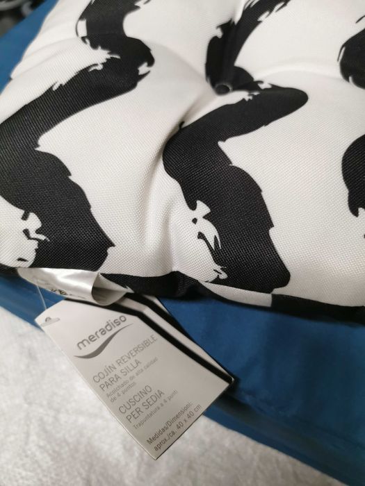 Almofados novas são 4..posso vender individualmente.