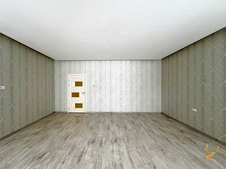 Постанови! Велика квартира з ремонтом в приміській зоні!