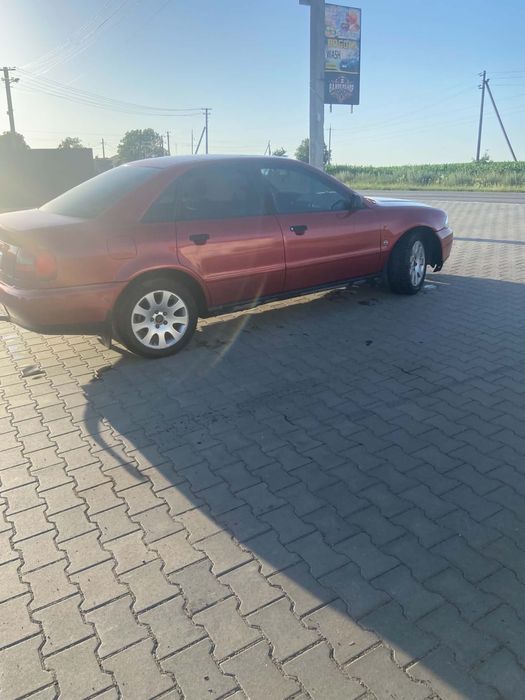 Продам Ауді А4 -1,8 бензин 125 кс