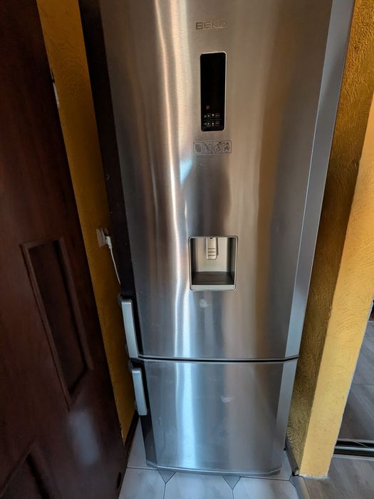 Sprzedam lodówkę firmy Beko No Frost 70 cm
