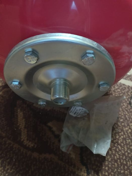 Продам расширительный бак на 24л.