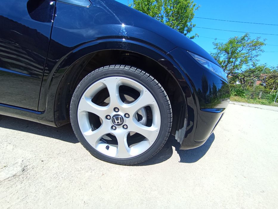 Honda Civic 1.4 83 CV com 176000 km.