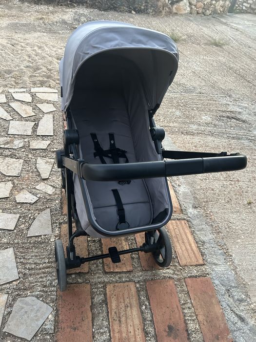 Vende se carinho de bebe