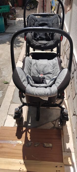 Carrinho bebé gémeos com ovos e cadeiras de passeio