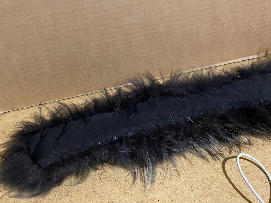 мех песца на капюшон на кнопках 250  грн