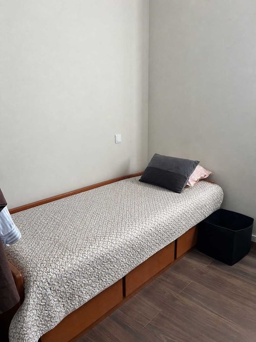 Cama individual em madeira com gavetas + colchão | Muito bom estado