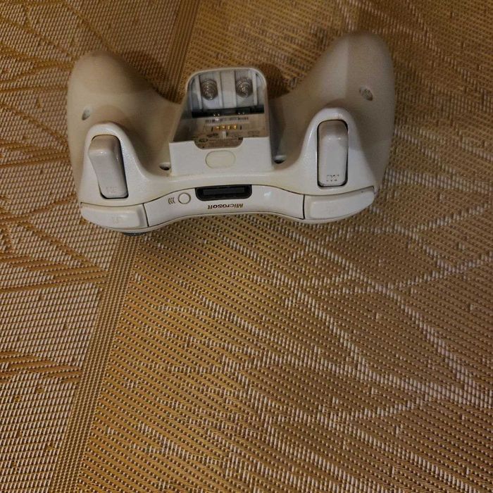 Беспроводной геймпад Xbox 360 White (без АКБ)