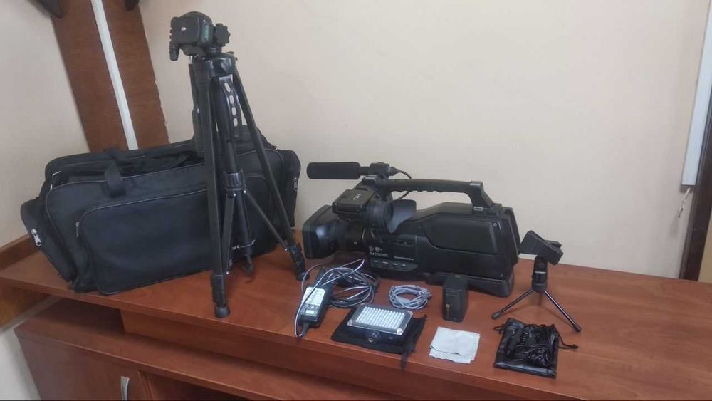 Професійна відеокамера Sony HXR-MC1500. (Повний комплект.)