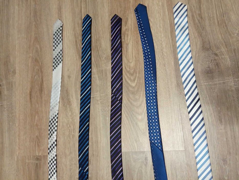 Краватки різні, ціна 29 грн. за всі 5 шт.